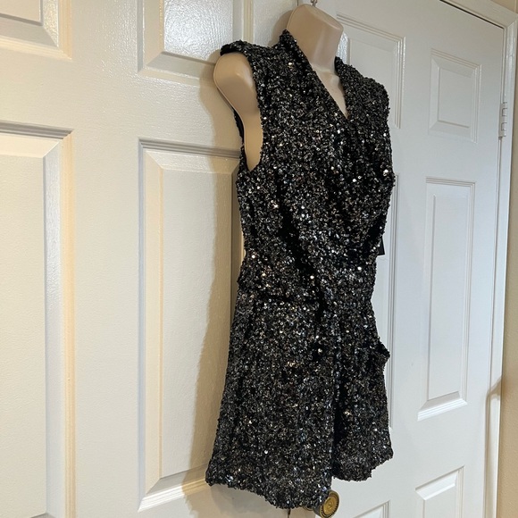 NWT-French Connection-Party~Club Night- Black Sequin Deep Cowl Neck Romper-Sz 4 - Picture 4 of 8